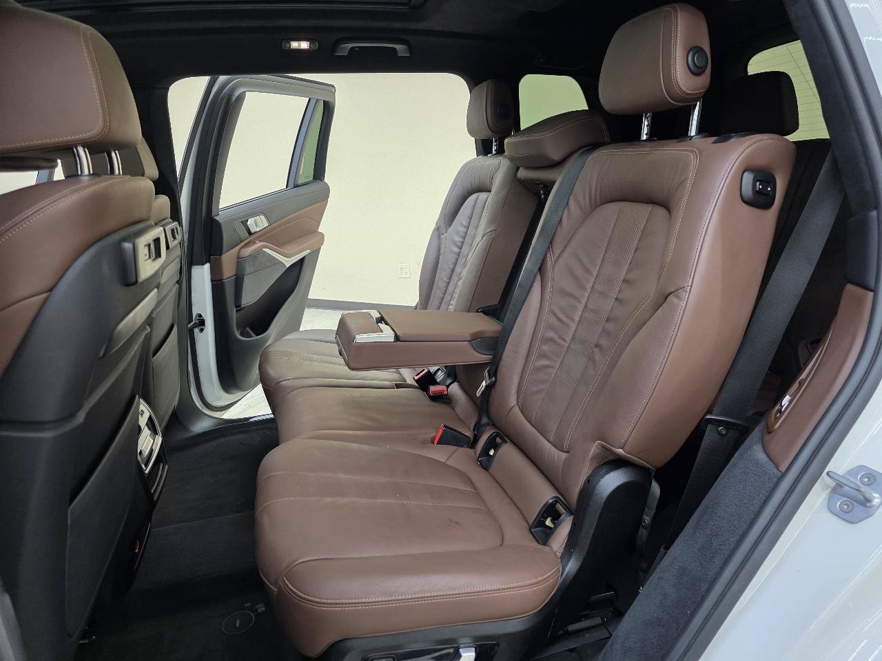 Used 2020 BMW X7 xDrive40i w/ Premium Package AWD/4WD image 26