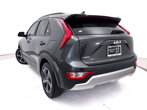 Used 2025 Kia Niro EX FWD image 7