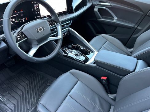 Used 2025 Audi Q5 Premium w/ Convenience Package AWD/4WD image 9