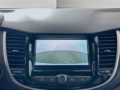 Used 2019 Chevrolet Trax LT w/ LT Convenience Package image 21