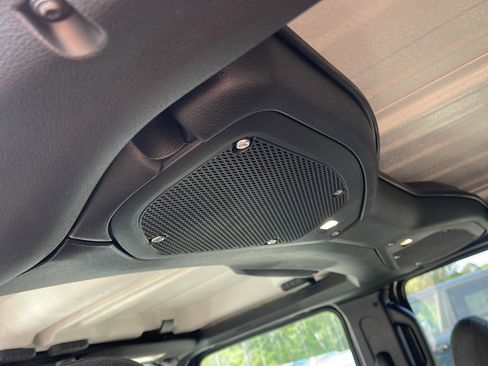 Used 2025 Jeep Wrangler Sahara image 26