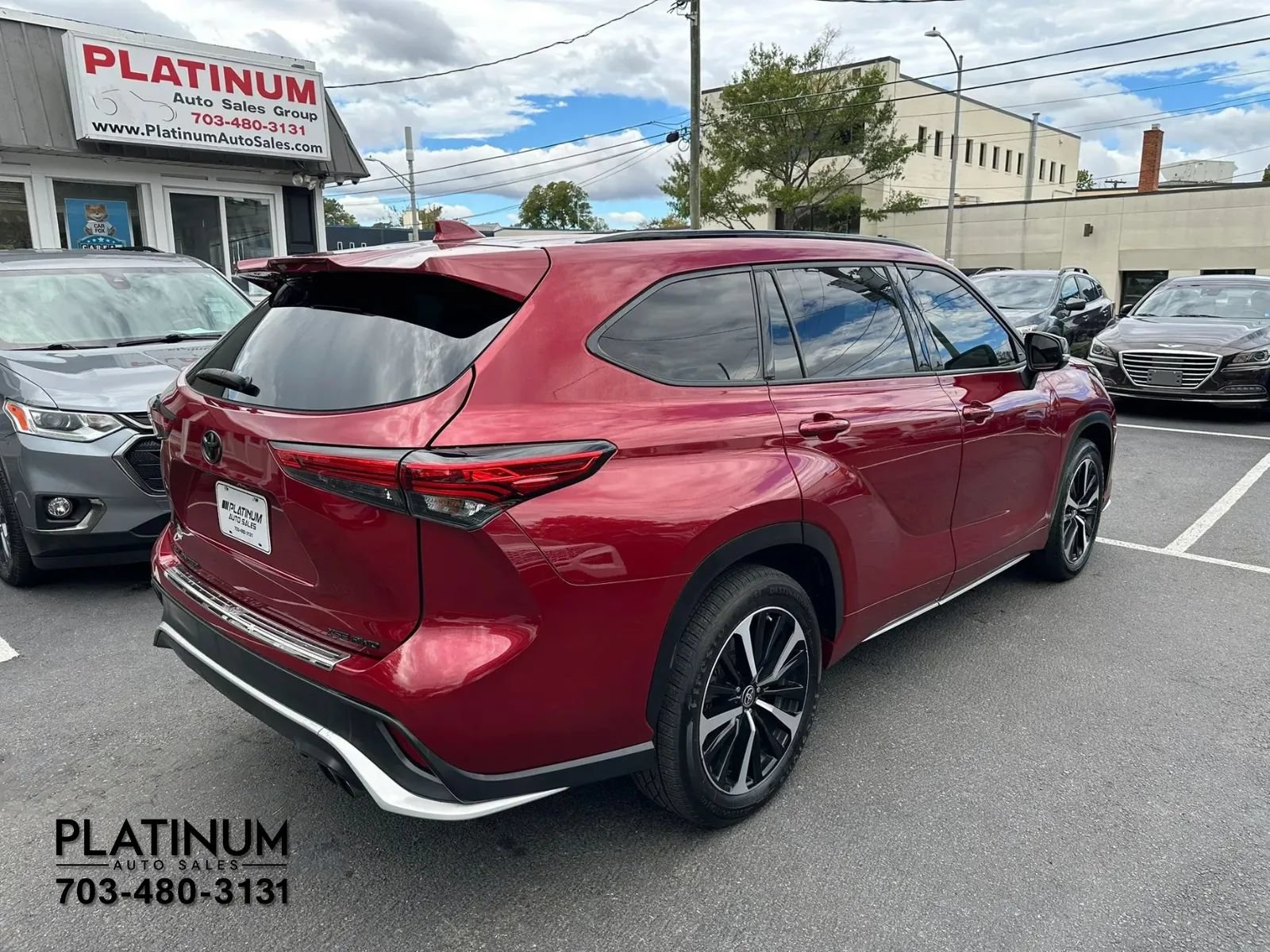 Used 2022 Toyota Highlander XSE AWD/4WD image 5