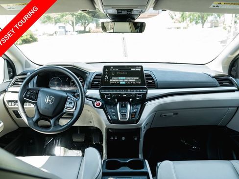 Used 2025 Honda Odyssey Touring image 11