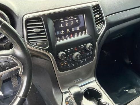 Used 2020 Jeep Grand Cherokee Laredo image 22