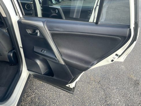 Used 2014 Toyota RAV4 XLE image 31