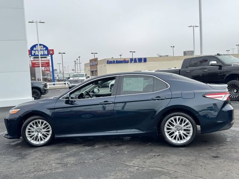 Used 2018 Toyota Camry XLE image 16