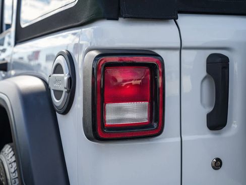 Used 2018 Jeep Wrangler Unlimited Sport S image 7