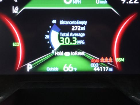 Used 2025 Toyota RAV4 XLE FWD image 40
