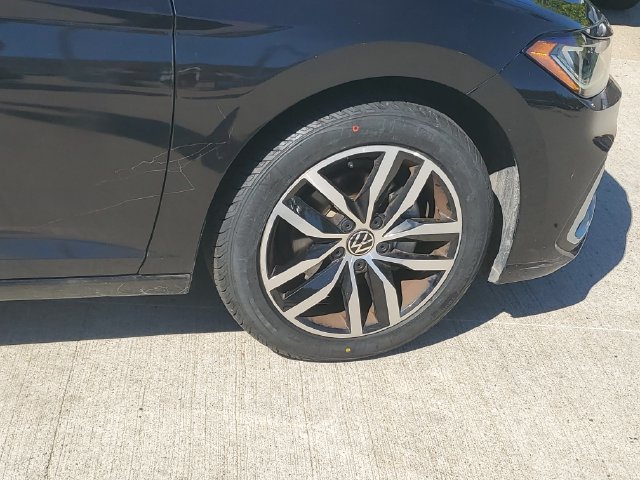 Certified 2025 Volkswagen Jetta SE FWD image 6
