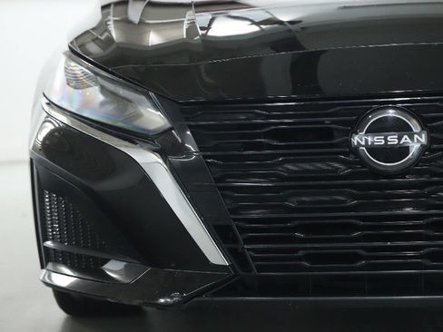 Used 2024 Nissan Altima 2.5 SV FWD image 7