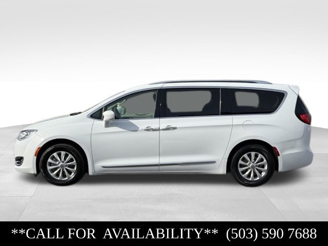 Used 2019 Chrysler Pacifica Touring-L FWD image 2