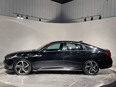 Used 2018 Honda Accord Sport image 16