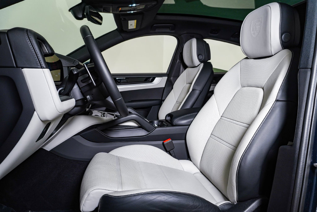 Certified 2026 Porsche Cayenne Coupe AWD/4WD image 5