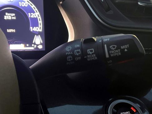 Used 2023 Jeep Grand Cherokee Laredo image 25