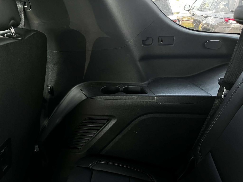 Used 2022 Chevrolet Tahoe Z71 w/ Luxury Package AWD/4WD image 24