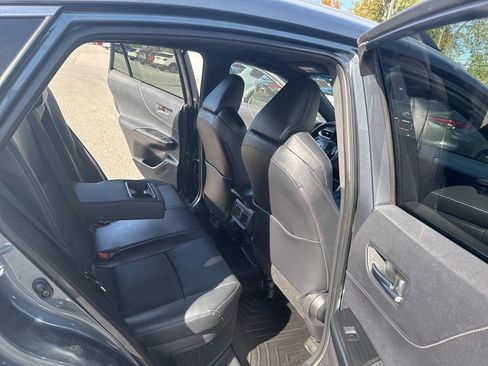 Used 2022 Toyota Venza XLE image 14