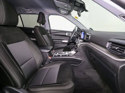 Used 2022 Ford Explorer XLT image 17