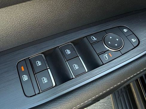 New 2025 Nissan Armada SV image 19