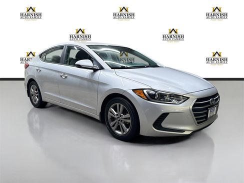 Used 2017 Hyundai Elantra SE image 3
