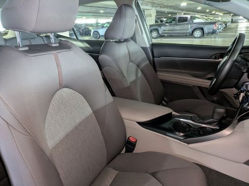 Used 2018 Toyota Camry LE FWD image 20