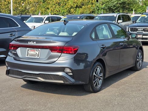 Used 2023 Kia Forte LXS FWD image 4