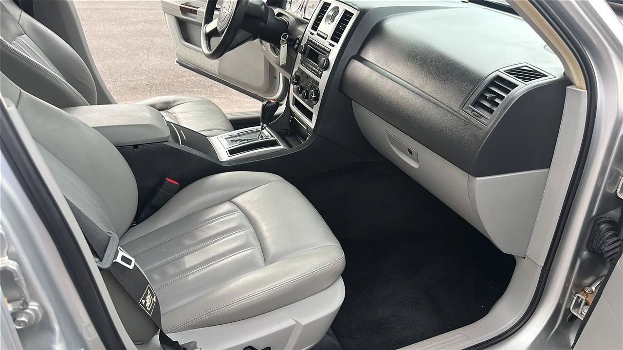 Used 2007 Chrysler 300 C RWD image 33