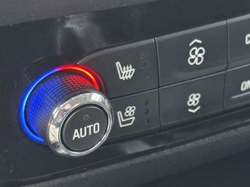 Used 2020 Buick Enclave Avenir w/ Avenir Technology Package FWD image 20