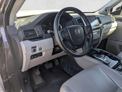 Used 2017 Honda Pilot Touring image 10