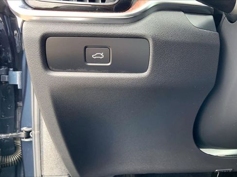 Used 2025 Volvo S60 B5 Plus FWD image 33