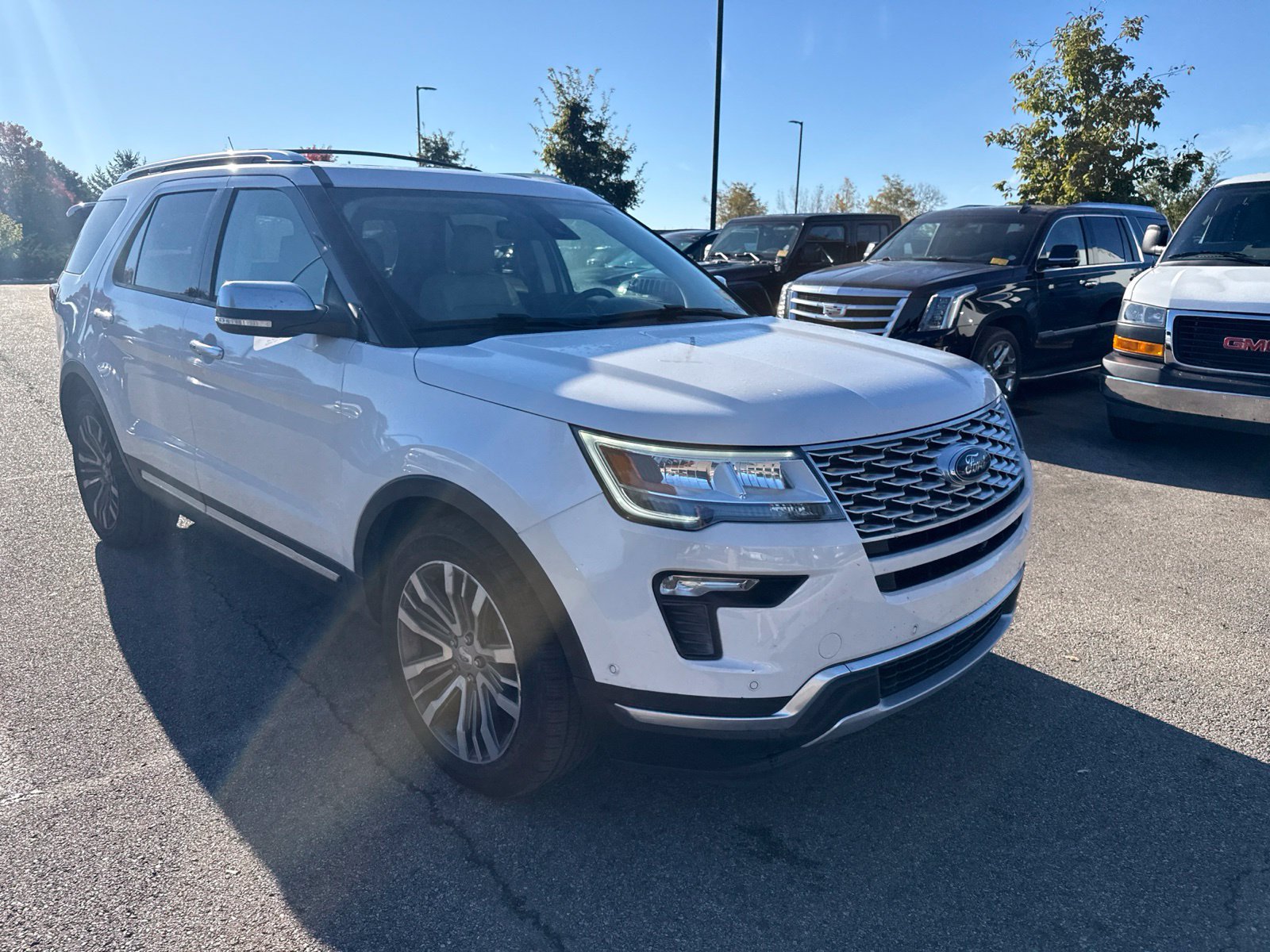 Used 2018 Ford Explorer Platinum AWD/4WD image 3