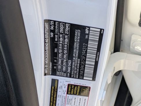 Certified 2025 Mercedes-Benz GLC 300 image 24