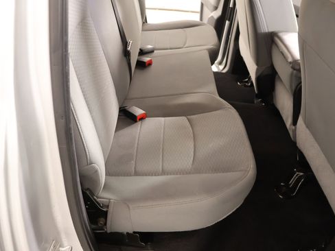 Used 2018 RAM 1500 Classic SLT image 13