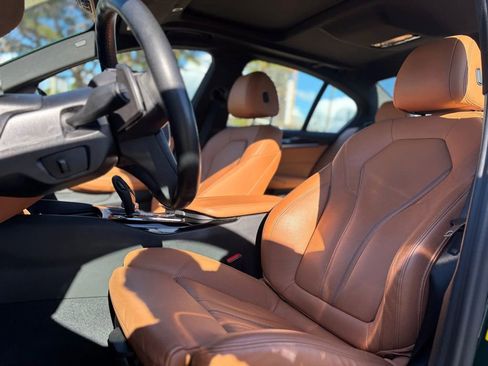 Used 2022 BMW 530i w/ Premium Package image 8