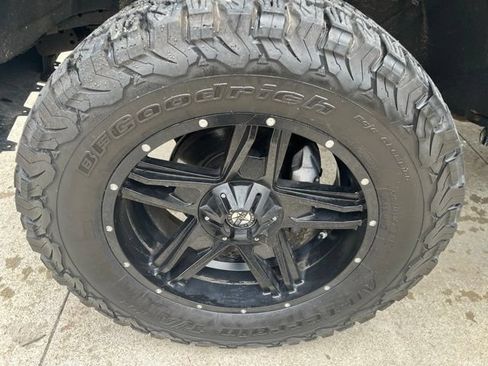 Used 2020 Chevrolet Silverado 1500 Custom w/ Custom Value Package AWD/4WD image 8