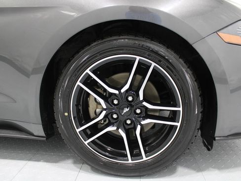 Used 2018 Ford Mustang Coupe w/ Equipment Group 101A RWD image 5