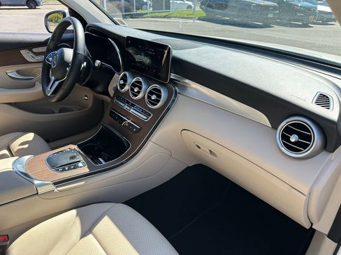 Used 2022 Mercedes-Benz GLC 300 4MATIC image 25