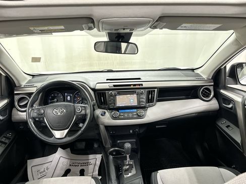 Used 2018 Toyota RAV4 XLE AWD/4WD image 18
