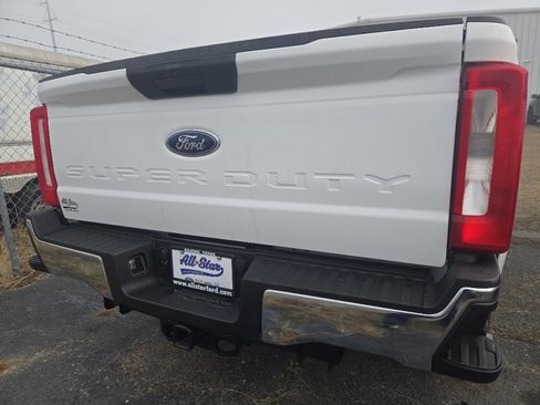 Used 2024 Ford F250 XLT w/ FX4 Off-Road Package image 3