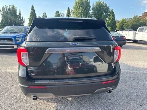 Used 2022 Ford Explorer XLT w/ Equipment Group 202A RWD image 6