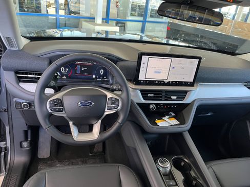 New 2026 Ford Explorer Active w/ Active Comfort Package AWD/4WD image 8