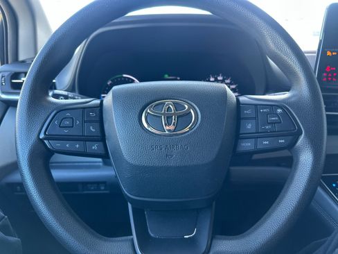 Used 2024 Toyota Sienna LE image 23