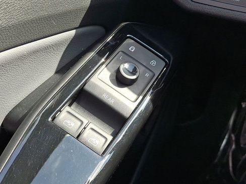 Used 2021 Volkswagen ID.4 Pro S w/ Gradient Package image 30