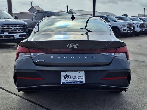 Used 2024 Hyundai Elantra SEL image 5