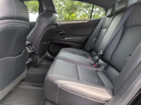 Used 2022 Lexus ES 350 F Sport w/ Accessory Package FWD image 12