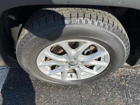 Used 2015 Jeep Cherokee Latitude w/ Cold Weather Group image 10