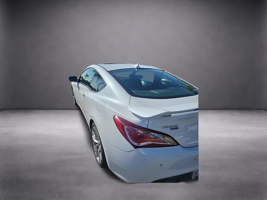 Used 2014 Hyundai Genesis 3.8 RWD image 10