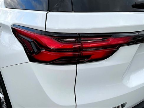 Used 2023 Chevrolet Traverse LS image 24