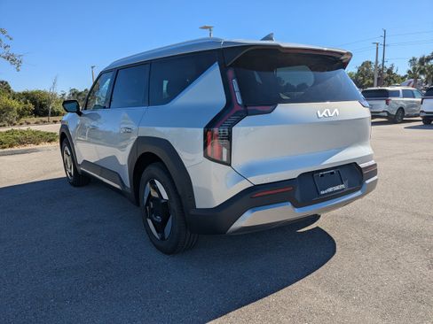 New 2026 Kia EV9 Wind image 7