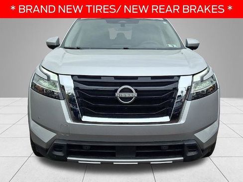 Used 2024 Nissan Pathfinder Platinum w/ Cargo Package FWD image 2