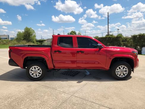 Used 2025 Toyota Tacoma SR AWD/4WD image 4